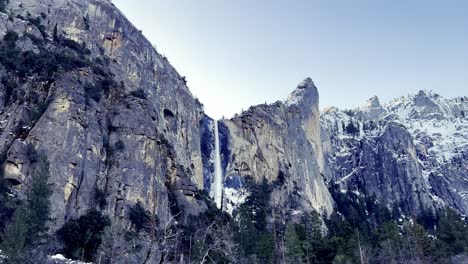 Pfanne-Von-Brideveil-Falls-Im-Yosemite-Nationalpark