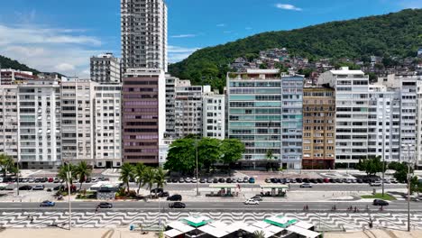 Edificios-Costeros-En-La-Playa-De-Copacabana-En-Río-De-Janeiro,-Brasil