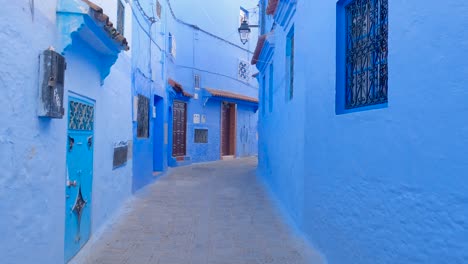 Alleys-and-streets-of-The-Blue-Pearl,-Chefchaouen-in-Morocco