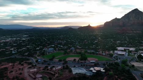 Holiday-Resort-In-Sedona-Town-During-Sunset-Near-Red-Rock-State-Park-In-Arizona,-USA