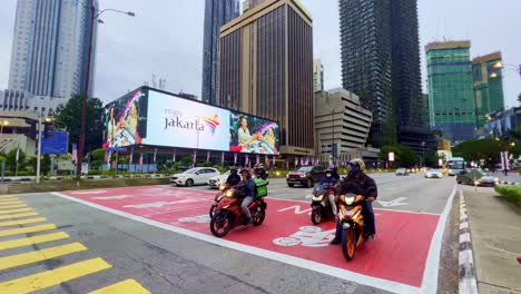 Tiro-De-ángulo-Bajo-De-Edificios-De-Kuala-Lumpur