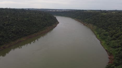 Sumpfige-Sümpfe-Dreifache-Grenzgrenze-Verbindet-Brasilien-Argentinien-Antenne