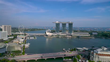 Luftaufnahme-Des-Marina-Bay-Sands-Hotels-Und-Casinos-In-Singapur,-Malaysia-Und-Der-Umliegenden-Uferpromenade