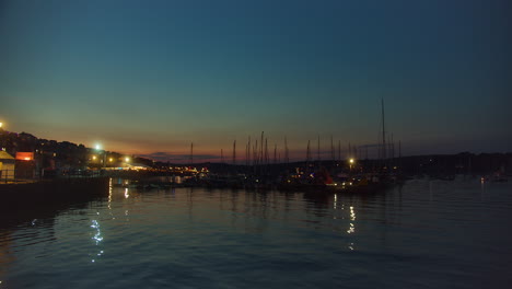Boote-Im-Hafen-Von-Falmouth-Nachts-In-Cornwall,-England,-Vereinigtes-Königreich