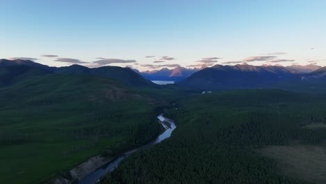 Panorama-Von-Flathead-River-Und-See-In-Der-Nähe-Des-Glacier-National-Park-In-Montana,-USA