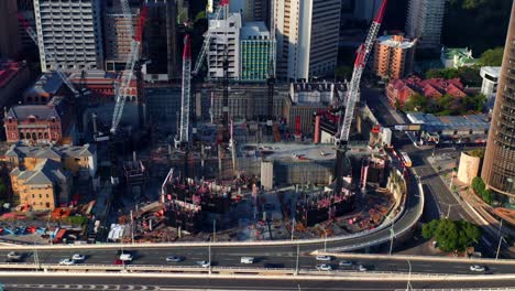 Aerial-View-Of-the-Tower-Cranes-At-Construction-Site-Of-Queen's-Wharf-in-2020,-In-Brisbane-City,-QLD,-Australia