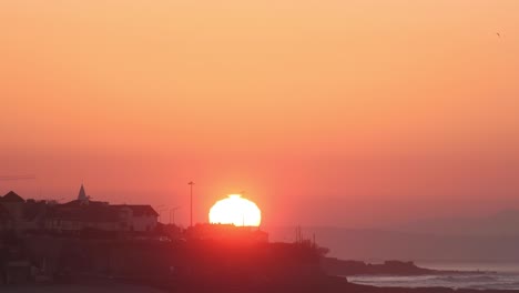 Idyllisch-Sonnenaufgang-Natur-Meerstück-Schöne-Landschaft-Horizont-Himmel-Portugal-Strand-Reise-Wasser-Insel-Filmmaterial-Urlaub-Orange
