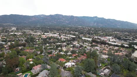 Establishing-shot-above-Pasadena-neighborhood-with-mountain-in-the-background,-California