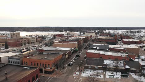 Empty-main-street-in-United-States-during-pandemic-lockdown-in-winter,-Stevens-Point-Wisconsin