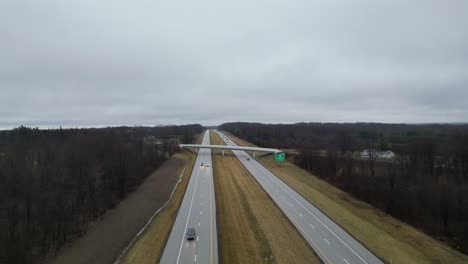 Overtake-Shot-Of-Motorway-Middle-Of-Green-Nature-In-Warren,-Ohio,-USA