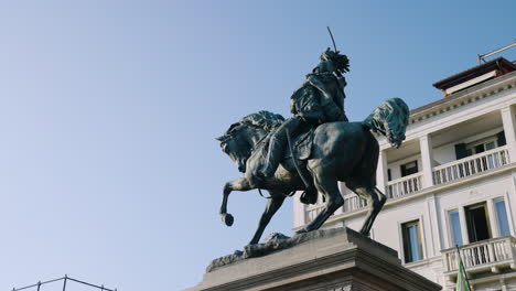 Equestrian-Statue-Of-Vittorio-Emanuele-II,-Riva-degli-Schiavoni,-Venice,-Italy---low-angle-shot