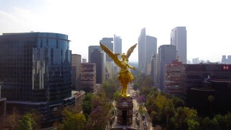 Vista-Aérea-De-4k-De-Un-Monumento-Histórico-En-La-Ciudad-De-México