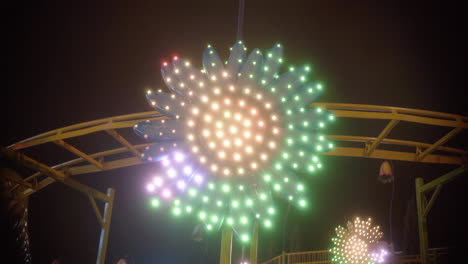 Wideshot-spiral-fairground-attraction-with-bright-lights