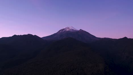 Hiperlapso-Del-Comienzo-Del-Amanecer-En-El-Volcán-Citlaltepetl