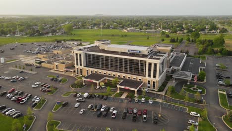 Beaumont-Health-center-with-massive-parking-lot-around,-aerial-fly-forward-view