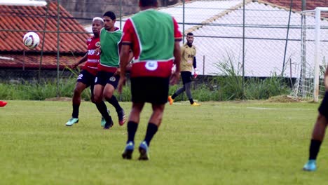 Equipo-De-Fútbol-Profesional-Paranoa-Esporte-Clube-Scrimmage-Match---Cámara-Lenta