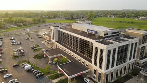 Beaumont-office-hospital-building-in-Trenton,-Michigan,-aerial-drone-view