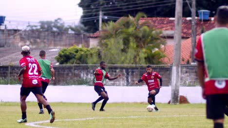 Escaramuza-Del-Equipo-De-Fútbol-Profesional-En-Cámara-Lenta---Paranoa-Esporte-Clube