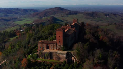 Aerial-Side-View-Of-Castle-of-Montalto-Pavese-In-Lombardy,-Italy