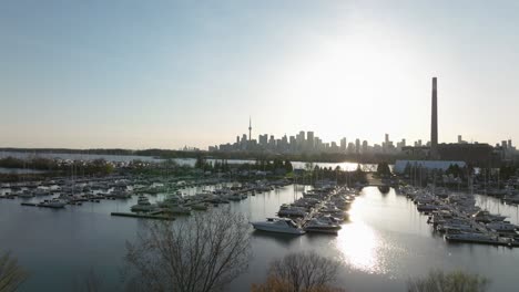 Tommy-Thompson-park-and-bay-in-Toronto,-Ontario,-Canada,-Distant-view-on-the-city-and-flying-forward