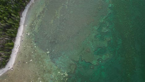 Bruce-peninsula,-Ontario,-Canada-in-early-spring-and-lake-Huron,-Drone-approaches-the-underwater-mystery