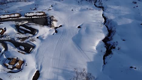 Centro-De-Esquí-Eikedalen-En-Noruega-Vacío-Por-Drones-De-Arriba-Hacia-Abajo