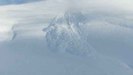 Gran-Avalancha-En-Una-Estación-De-Esquí-3