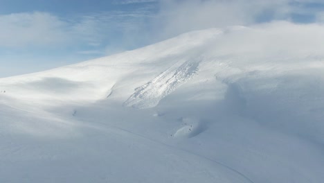 Große-Lawine-In-Einem-Skigebiet