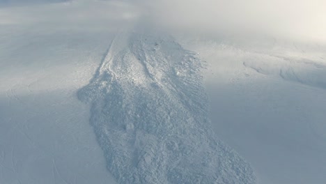 Gran-Avalancha-En-Una-Estación-De-Esquí-2