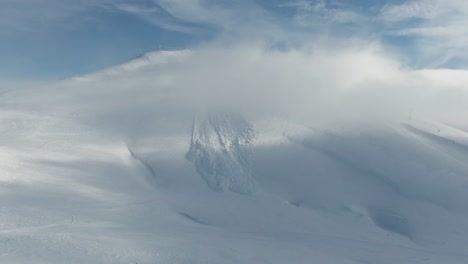 Große-Lawine-In-Einem-Skigebiet-4