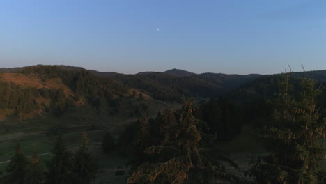 Silhouette-Der-Berge-Von-Hoch