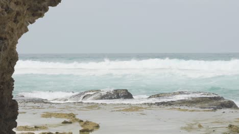 Wide-shot-of-wave-hitting-a-rock