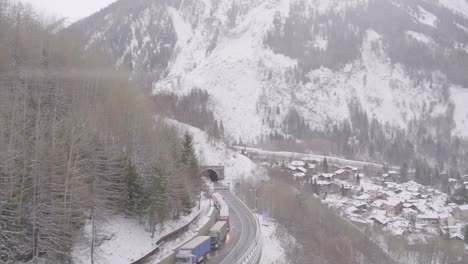 Panning-camera-view-from-skyway-window-goimng-up-to-Mont-Blanc