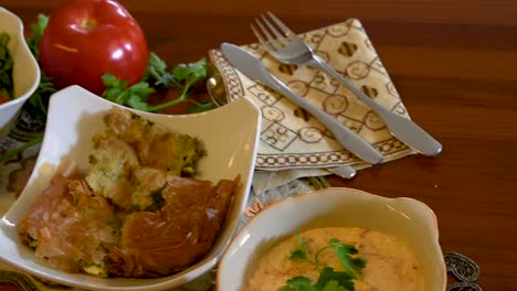 Gesunde-Mediterrane-Küche,-Drei-Gerichte-Konzept-Zum-Mittag--Oder-Abendessen