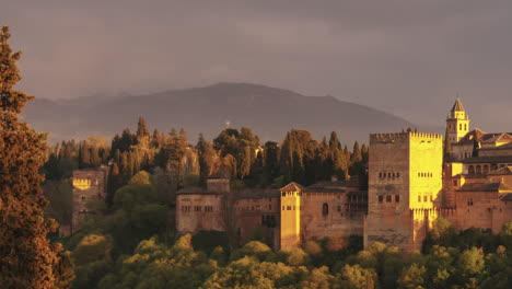 Sonnenuntergang-Mit-Der-Alhambra-Von-Granada-Als-Hauptthema