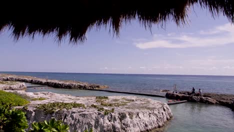 Die-Küste-Eines-Mexikanischen-Resorts