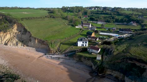 Aerial-View-of-small-town-on-Normandy-France-Coastline-,-zoom-in