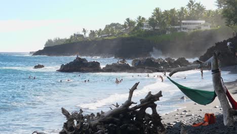 Leute,-Die-Auf-Der-Schönen-Großen-Insel-In-Hawaii-Am-Pazifischen-Ozean-Planschen-Und-Spaß-Haben