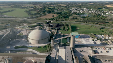 Lafarge-Zementwerk-Fabrik,-Saint-pierre-la-cour-In-Mayenne,-Frankreich