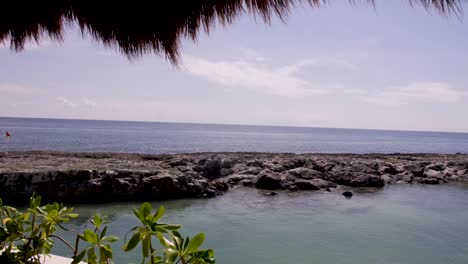 Die-Küste-Eines-Mexikanischen-Resorts