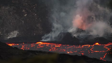 Oscuro-Profundo-Magma-Rojo-Intenso-Arde-Sin-Llama-En-El-Parque-Nacional-Del-Volcán-|-Lava-Posapocalíptico-Quemar-Fuego-Calor