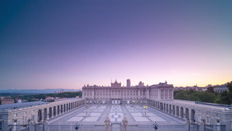Schöner-Sonnenaufgang-Von-Der-Spitze-Der-Almudena-kathedrale,-Madrid