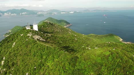 Ruta-De-Senderismo-En-El-Campo-De-La-Isla-De-Lamma,-Hong-Kong,-Asia