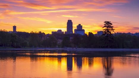 Timelapse-of-Madrid-skyline-at-sunrise