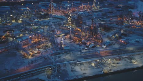 Early-morning,-4K-aerial-footage-of-an-industrial-plant-in-Philadelphia,-PA