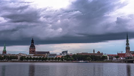 Timelapse-De-La-Ciudad-De-Letonia,-Riga