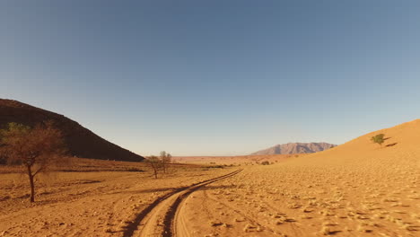 Vehículo-Todoterreno-A-Través-Del-Desierto-De-Namibia