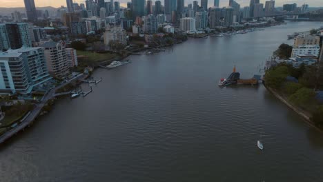 Incredible-shot-of-Brisbane-from-the-Sky-at-Sunset