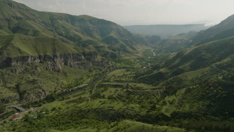 Vista-Panorámica-De-Los-Cañones-Mtkvari-Cerca-De-Vardzia-En-El-Sur-Del-Cáucaso,-Samtskhe-Javakheti,-Georgia