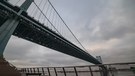Timelapse-of-the-Ben-Franklin-Bridge-in-Philadelphia,-PA-during-the-morning-in-December